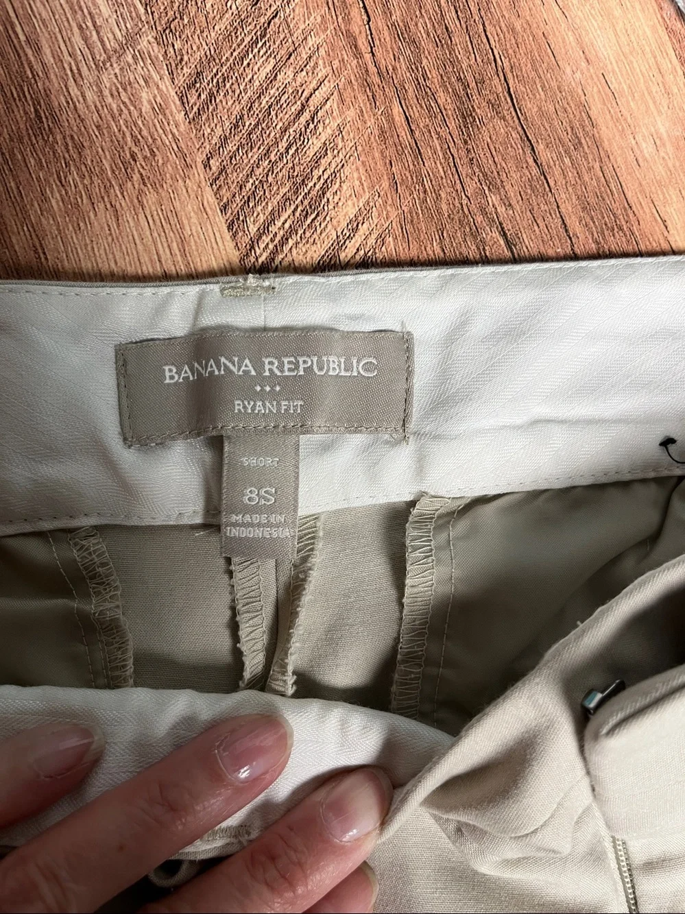 Banana Republic Light Beige Chinos - Straight Leg